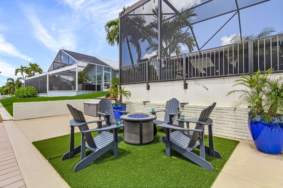Coastal Elegance and Relaxation Await, Villa Seas the Day House in Cape Coral
