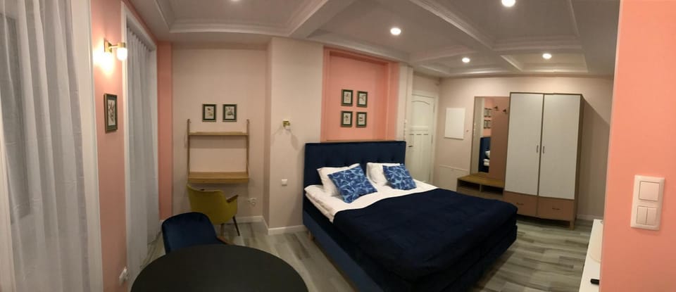 Bed, Photo of the whole room