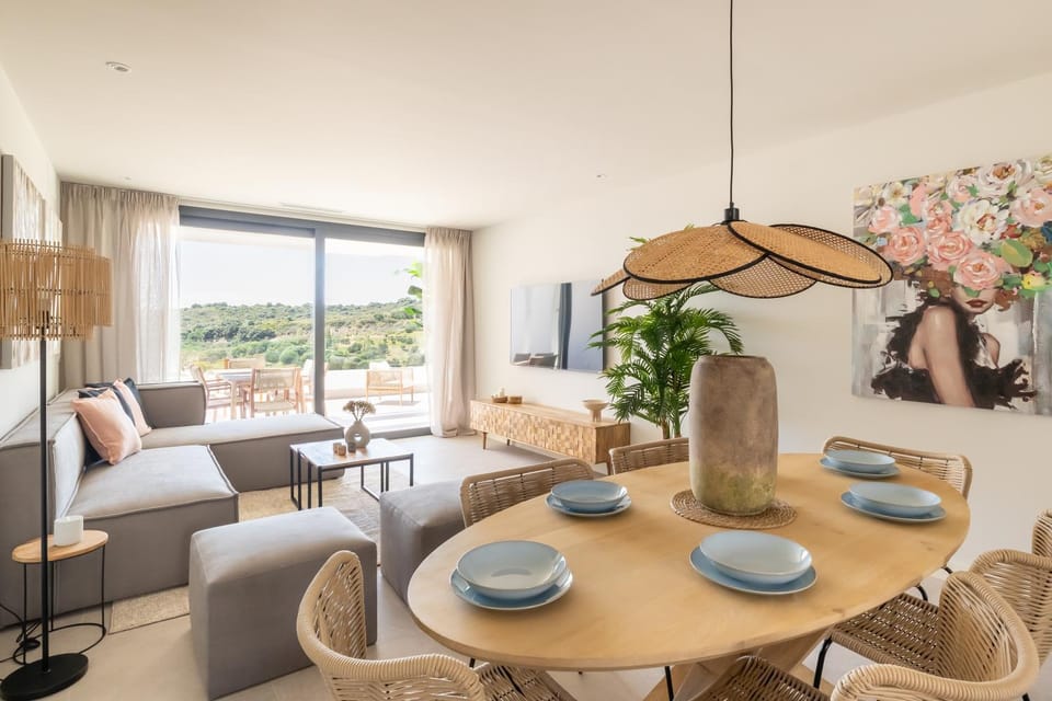 TV and multimedia, Living room, Seating area, Dining area, air conditioner