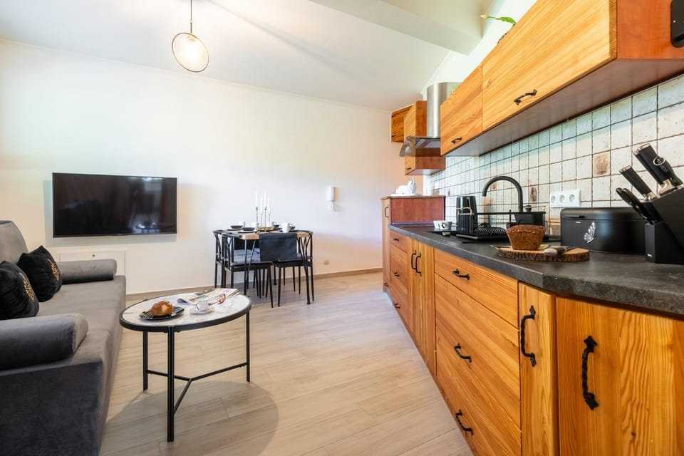 TV and multimedia, Living room, Seating area, Dining area, stove