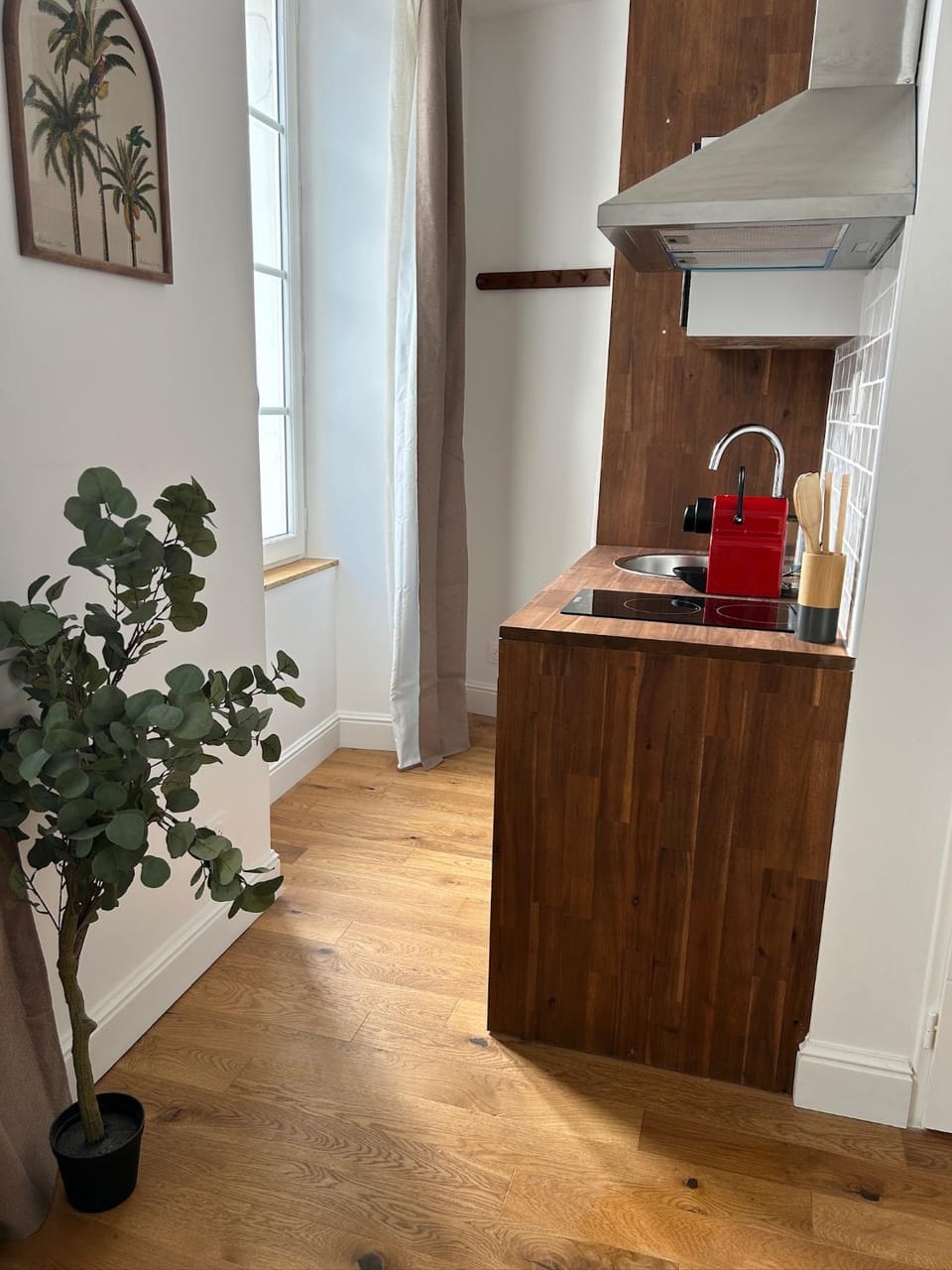 Kitchen or kitchenette, stove