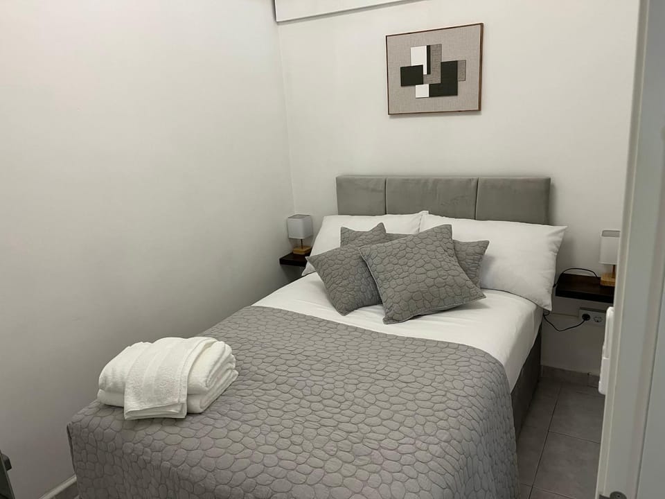 Bed, Bedroom, towels, air conditioner