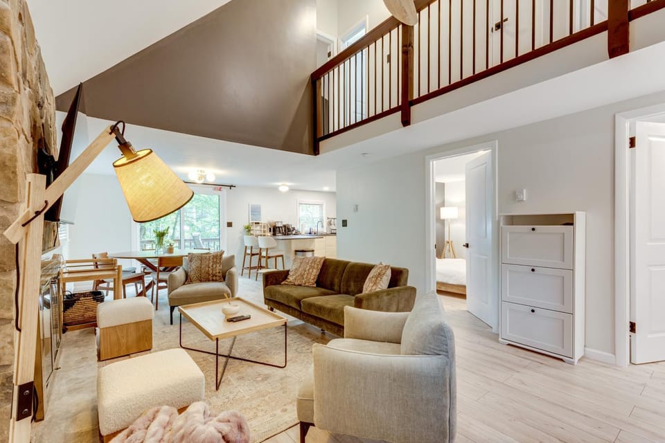 Lake Access at Family-Friendly Home in Tobyhanna House in Tobyhanna