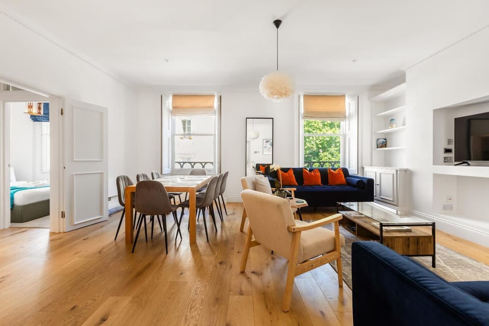 Living room, Dining area