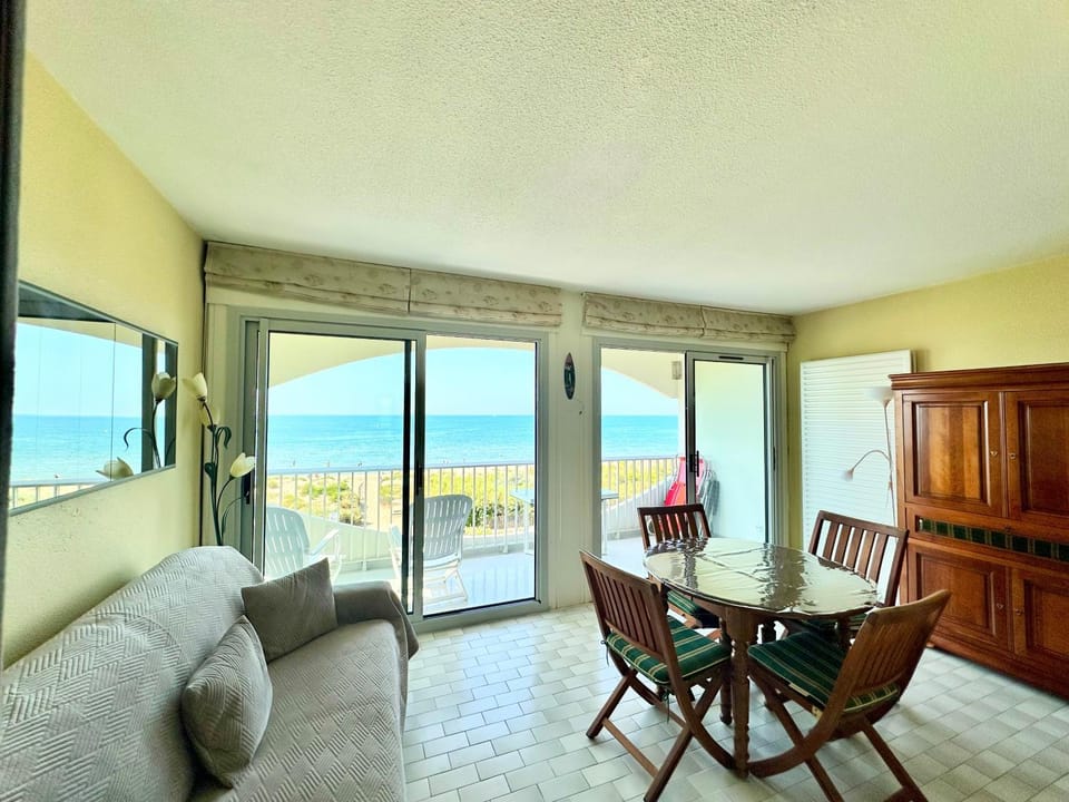 Natural landscape, View (from property/room), Living room, Dining area