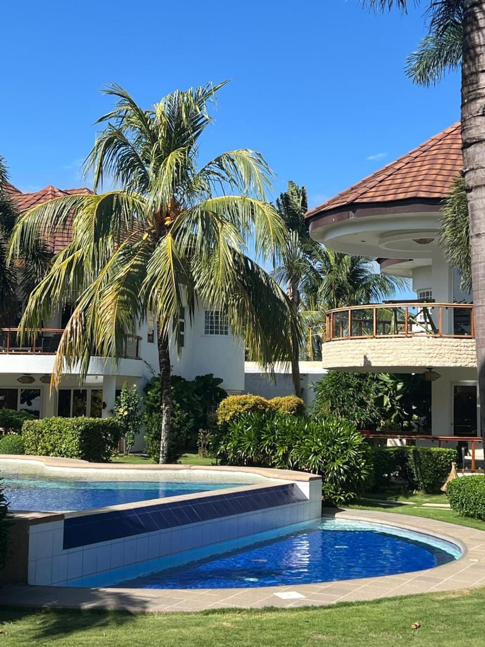Property building, Garden, Swimming pool