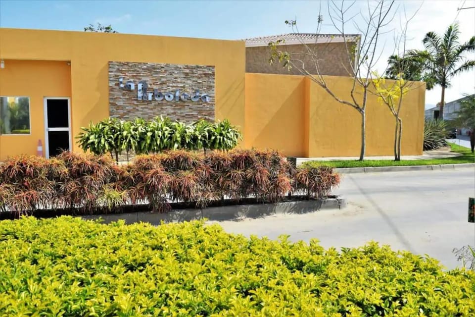 Comfortable New Family House House in Manta
