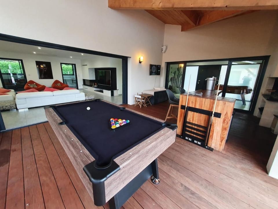 Billiard, Balcony/Terrace