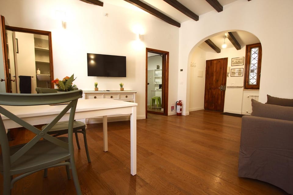 Serpenti Holiday House Apartment in Rome
