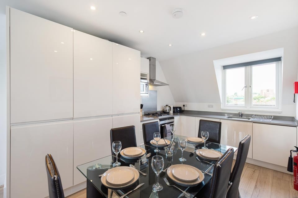 Kitchen or kitchenette, Seating area, Dining area, dishwasher, microwave, oven, stove, toaster, washing machine