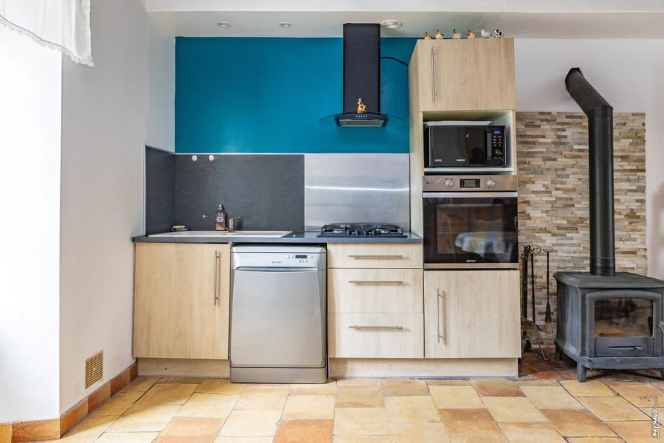 Kitchen or kitchenette, dishwasher, oven, stove