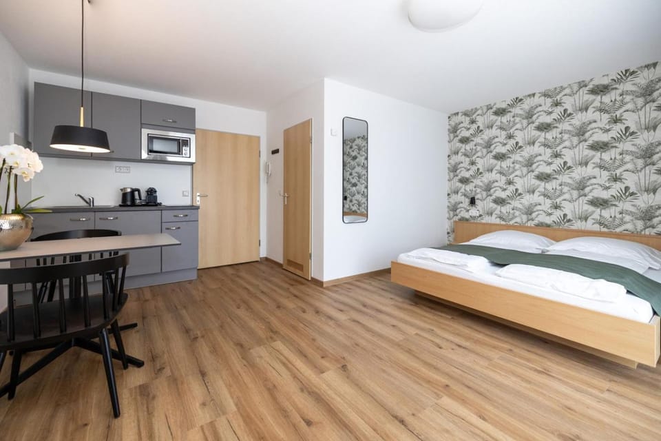 Bed, Kitchen or kitchenette, Bedroom