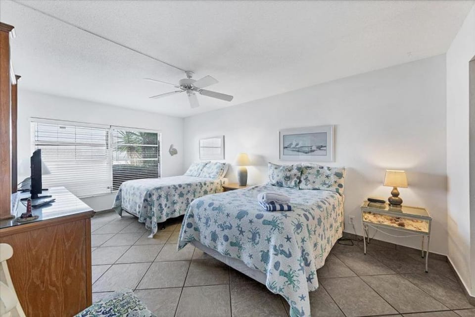 Condo 101 - Standard Villa in Siesta Beach