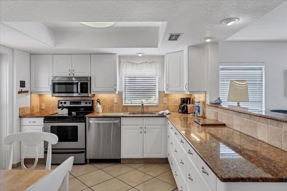 Condo 101 - Standard Villa in Siesta Beach
