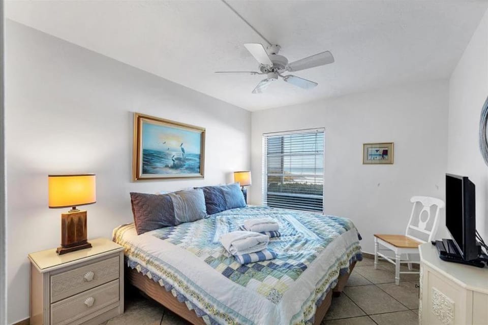Condo 101 - Standard Villa in Siesta Beach