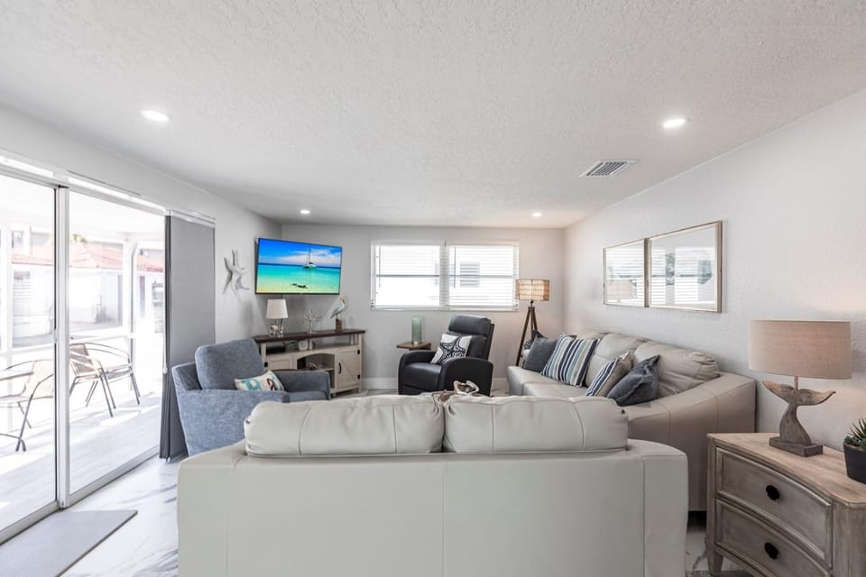 Casa Blanca - VC16 Villa in Siesta Beach