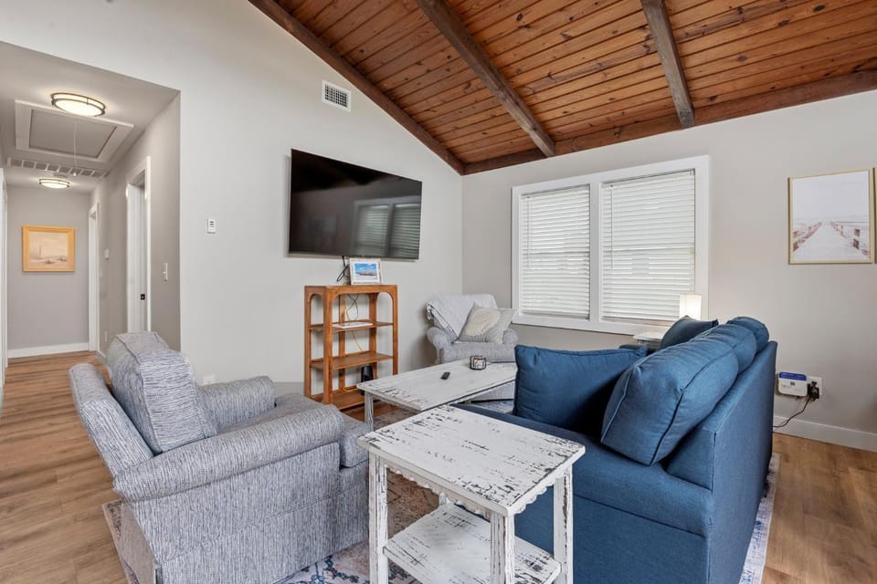 Blue Crab Canal House in Nags Head