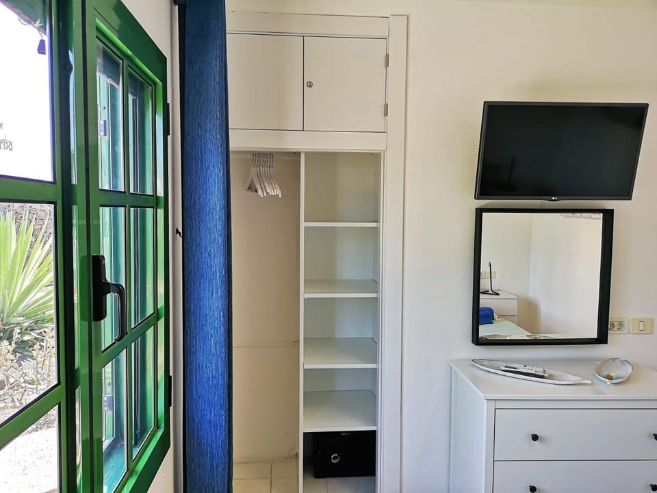 Bedroom, wardrobe