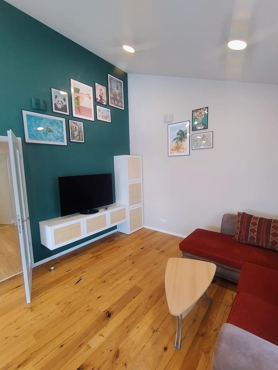 Communal lounge/ TV room, TV and multimedia, Living room, Seating area