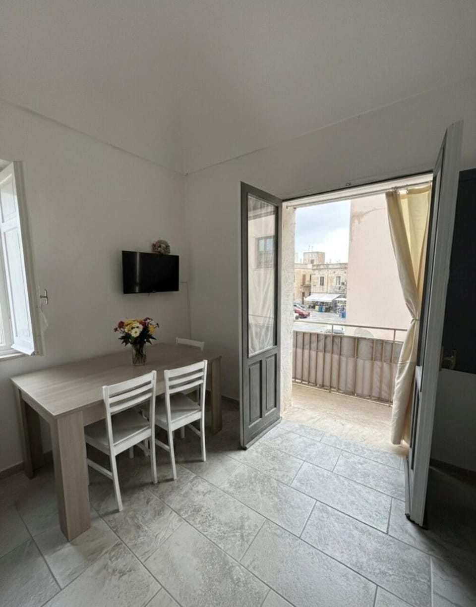View (from property/room), Balcony/Terrace, Dining area, Evening entertainment