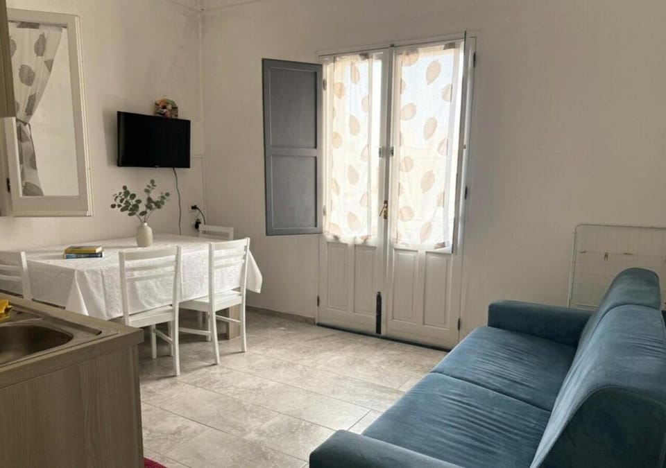 TV and multimedia, Living room, Dining area