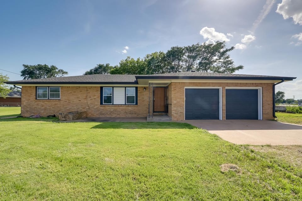 5 Mi to Zoo: Family Retreat in Wichita! House in Wichita