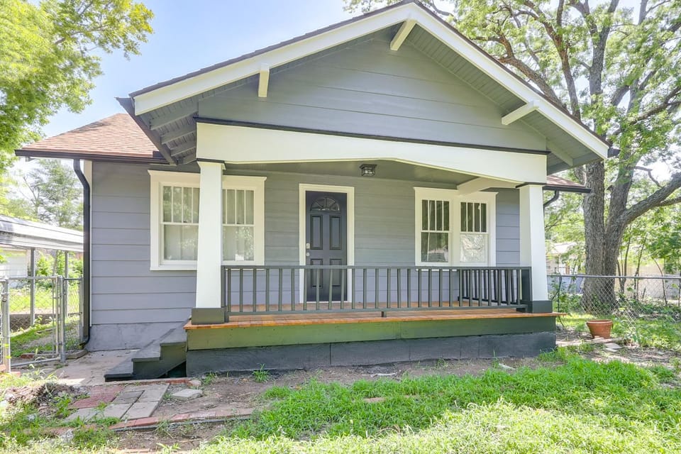 4 Mi to Dtwn: Charming Retreat in Wichita! House in Wichita