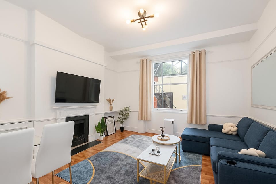 TV and multimedia, Living room, Seating area
