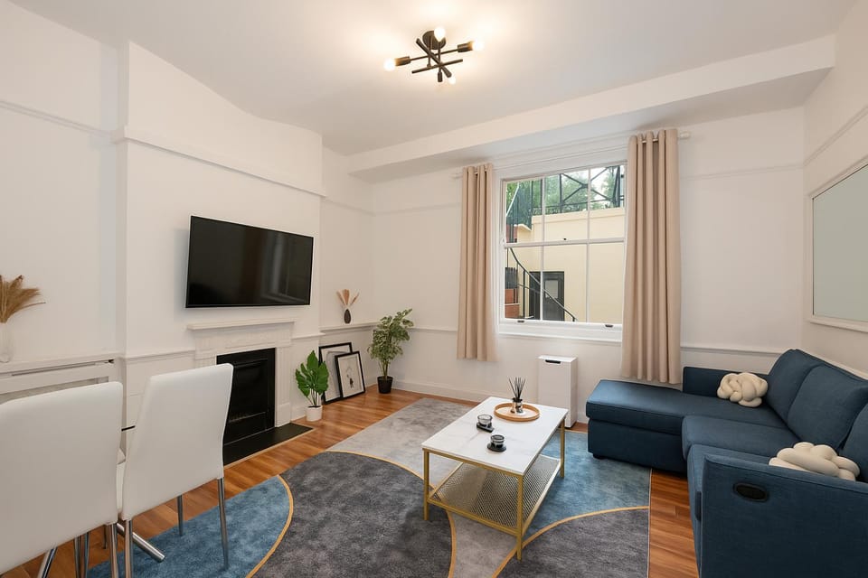 TV and multimedia, Kitchen or kitchenette, Living room, Seating area