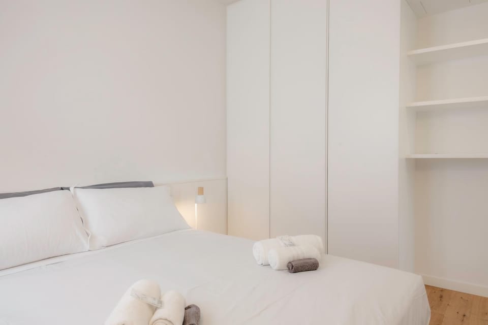 Bed, Photo of the whole room, Bedroom, towels, wardrobe