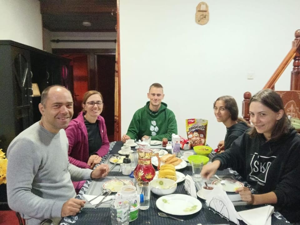 Dining area, Food, group of guests