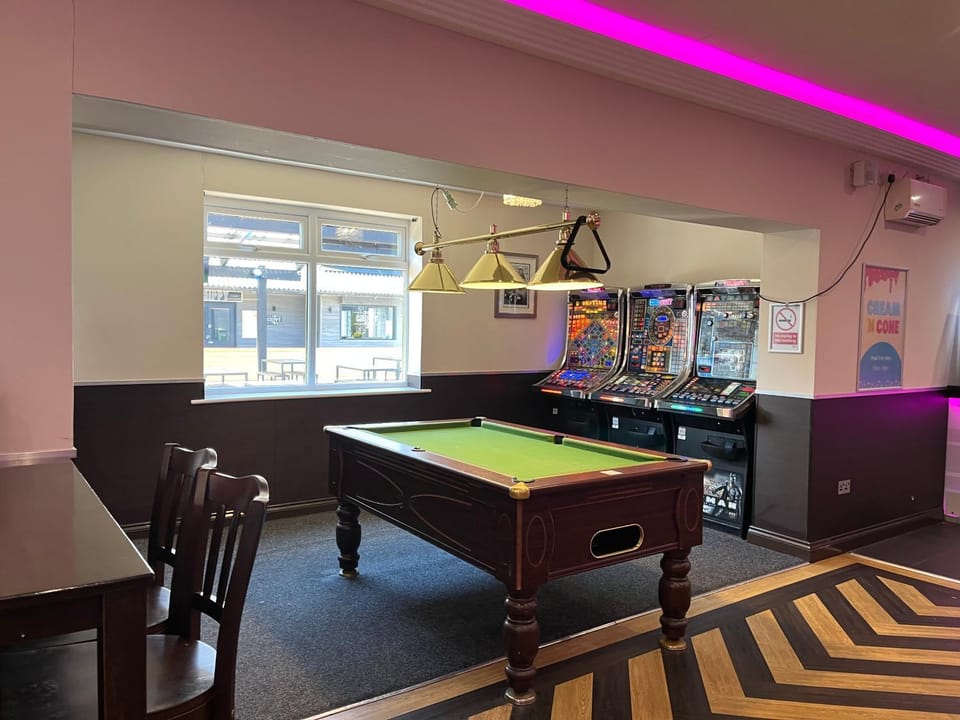 Static Caravan Campground/ 
RV Resort in England