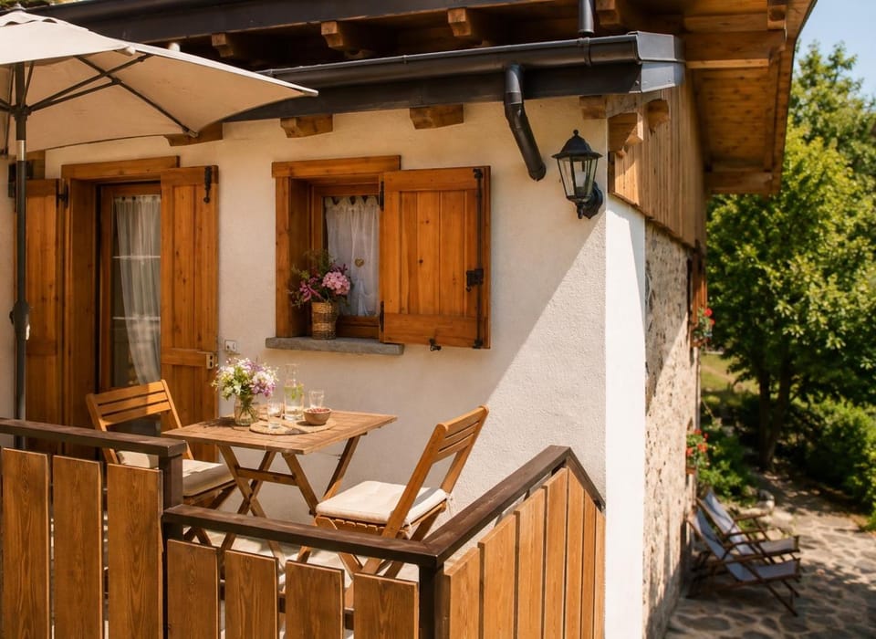 Property building, Day, Balcony/Terrace