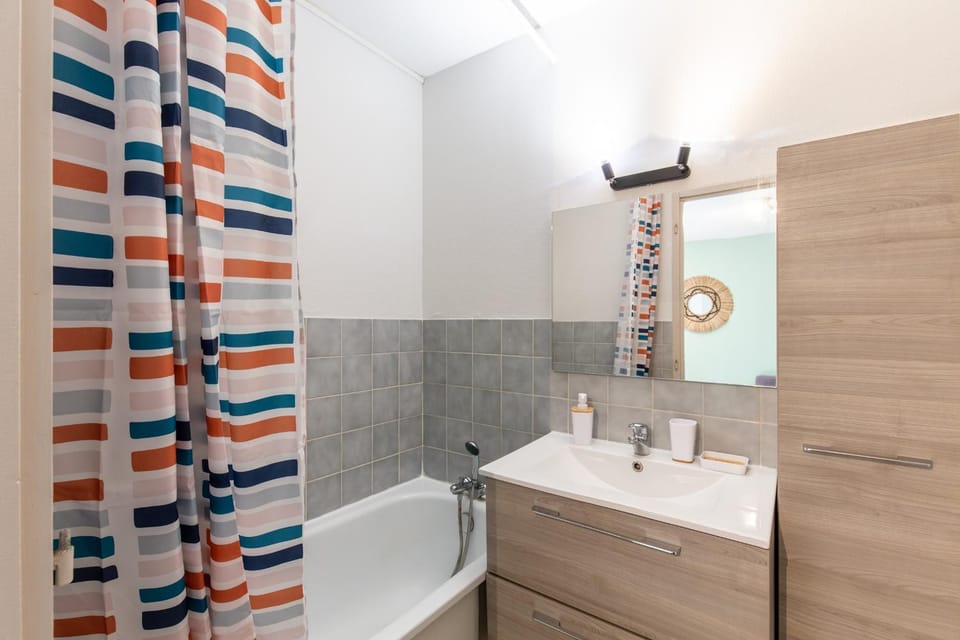 Bathroom, Bath