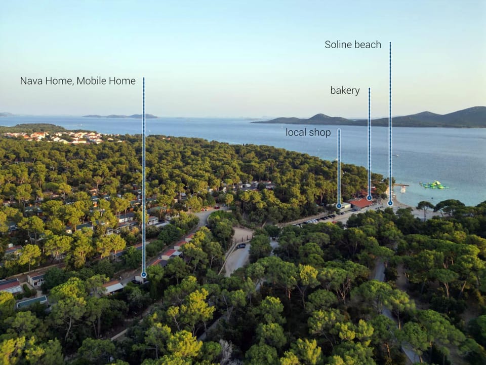 Property building, Nearby landmark, Neighbourhood, Bird's eye view, Sea view, Location