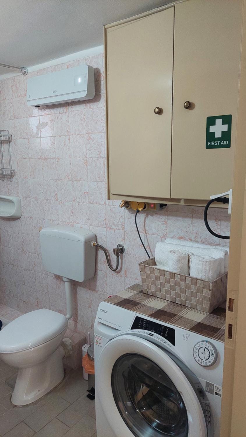 Toilet, Bathroom, washing machine