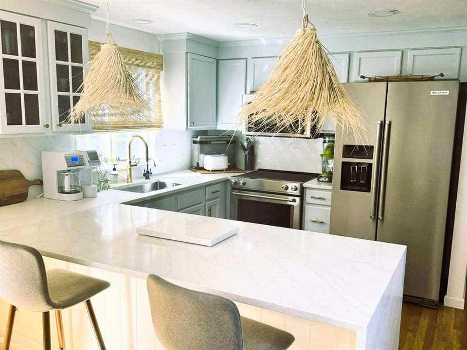 Kitchen or kitchenette, Dining area, oven, stove, toaster