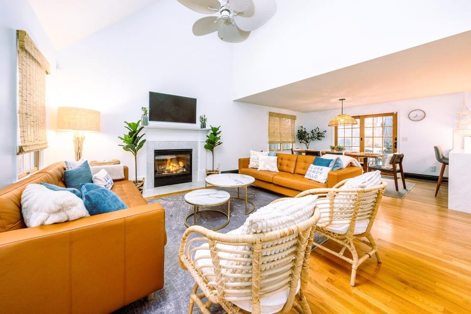 Communal lounge/ TV room, TV and multimedia, Living room, Seating area, Dining area, Evening entertainment, fireplace