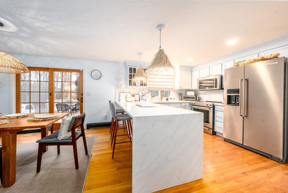 Kitchen or kitchenette, Dining area, dishwasher, minibar, pet friendly, stove, toaster