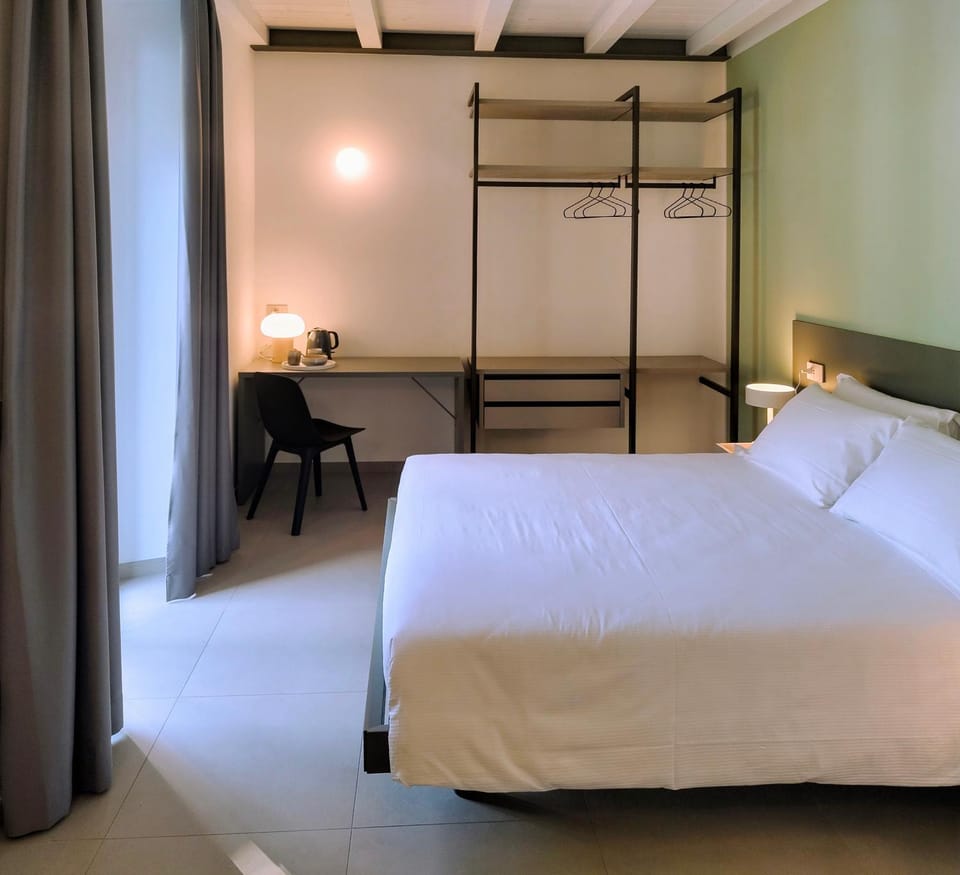 Bed, Photo of the whole room, Bedroom, wardrobe