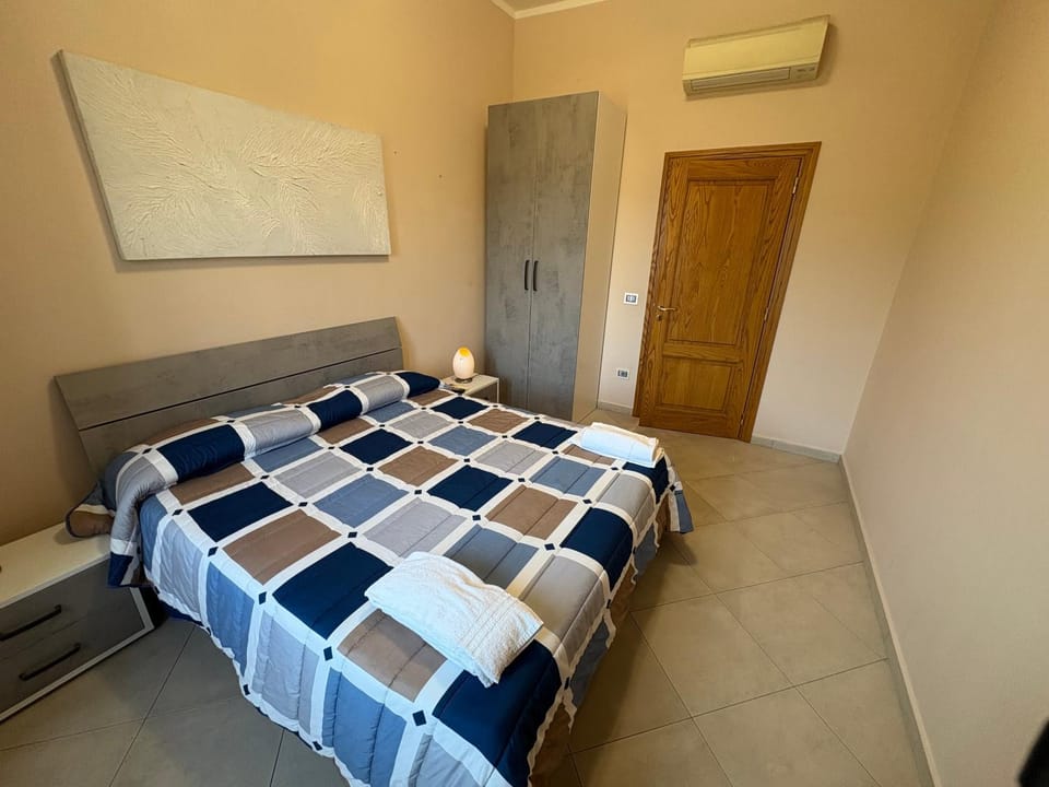 Bed, Photo of the whole room, Bedroom, wardrobe, air conditioner