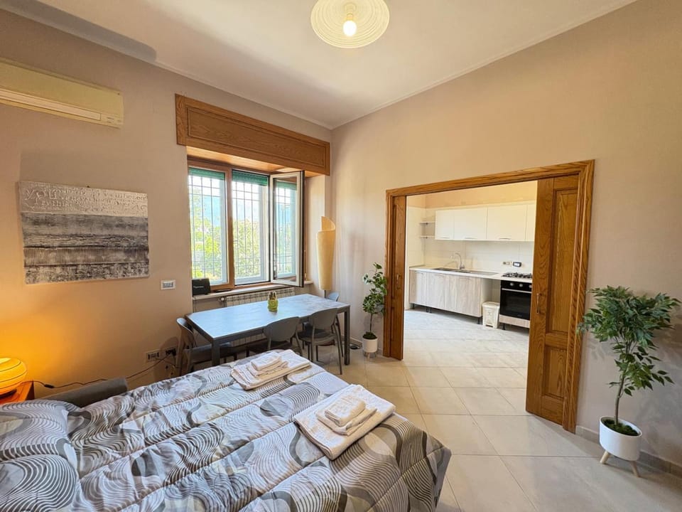 Bed, Kitchen or kitchenette, Living room, Photo of the whole room, Seating area, Dining area, Bedroom