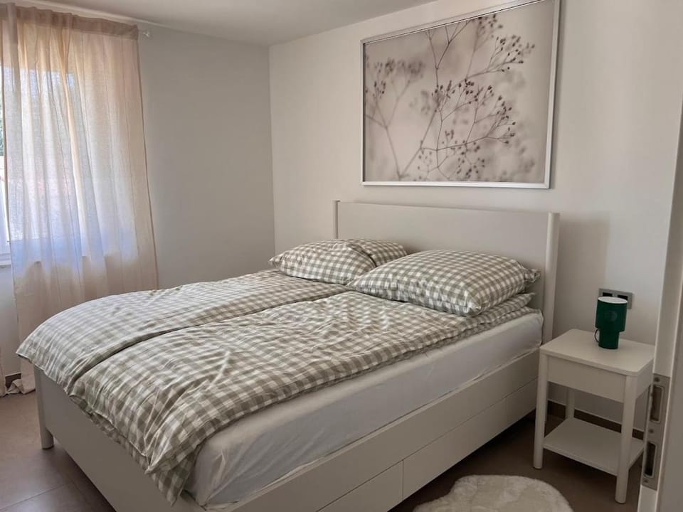 Großes Apartment 74m2 mit Balkon & Parkplatz - Steakhouse Esmeralda Apartment in Baden-Württemberg