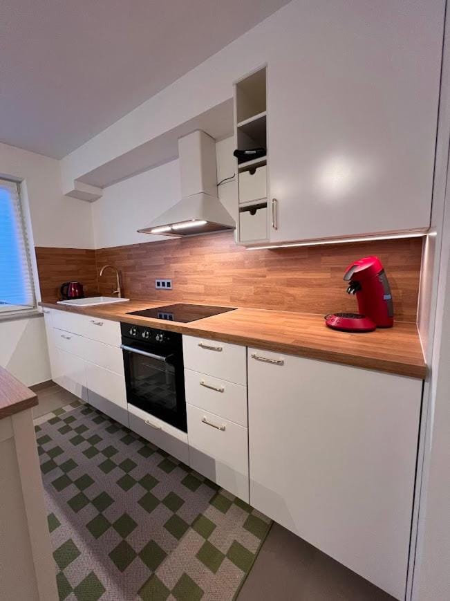 Großes Apartment 74m2 mit Balkon & Parkplatz - Steakhouse Esmeralda Apartment in Baden-Württemberg