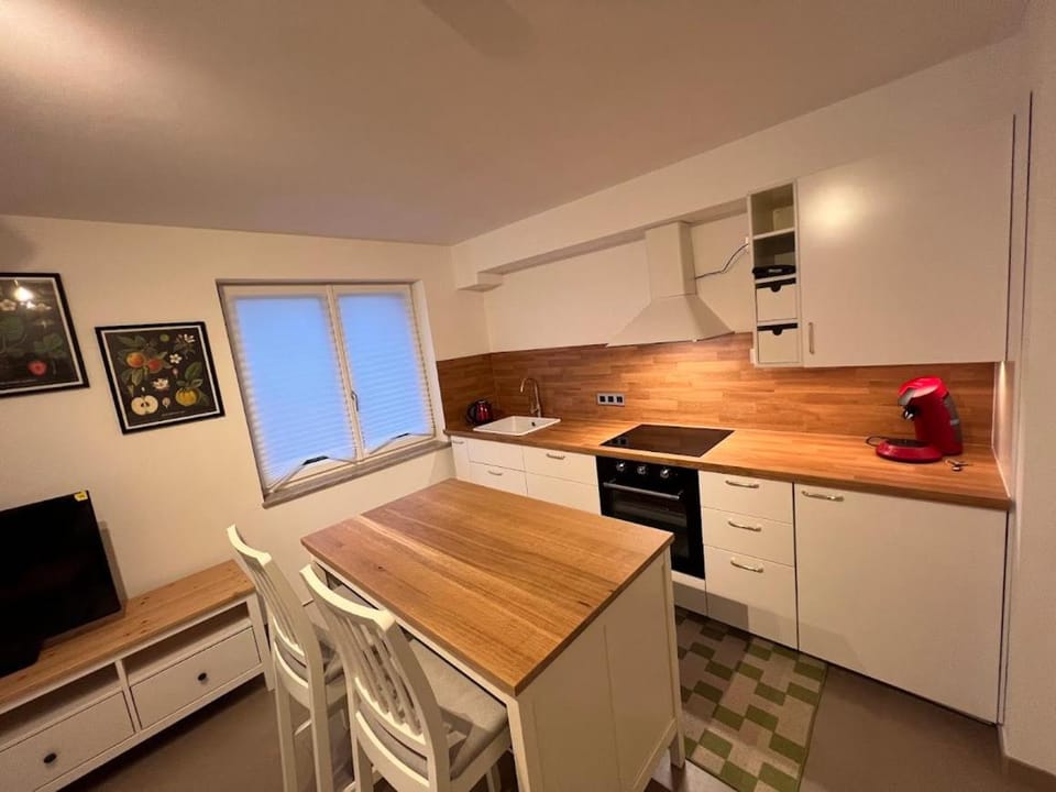 Großes Apartment 74m2 mit Balkon & Parkplatz - Steakhouse Esmeralda Apartment in Baden-Württemberg