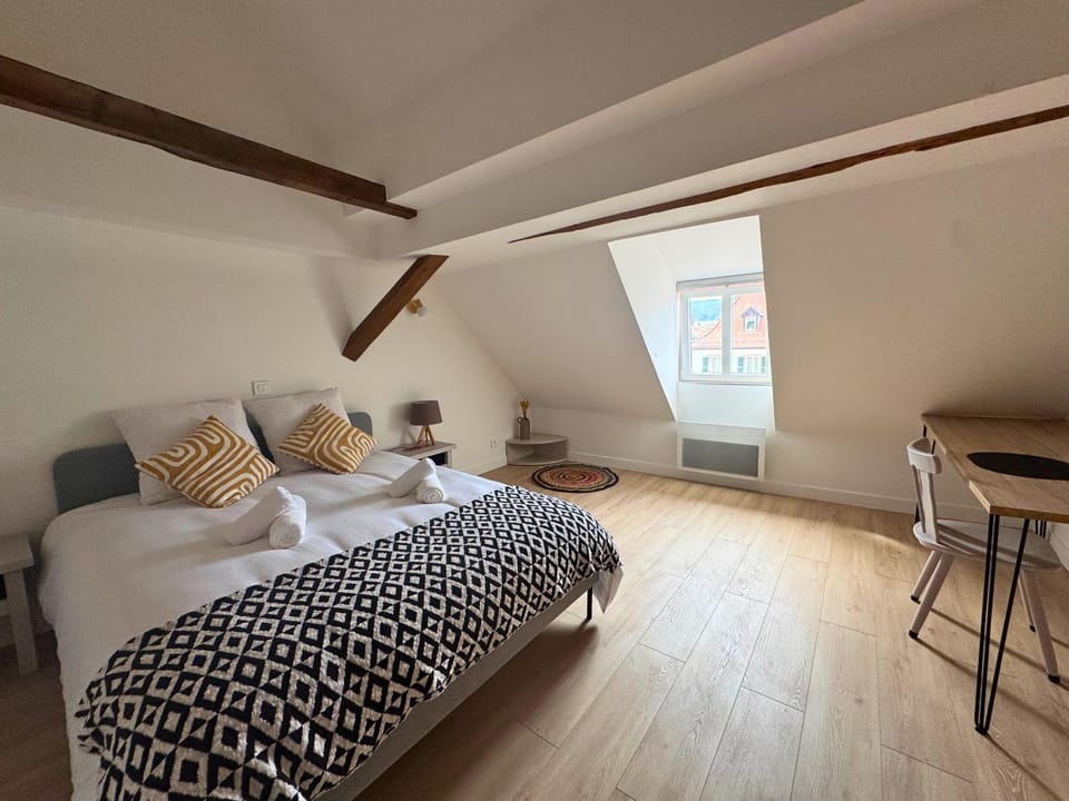 Bed, Photo of the whole room, Bedroom