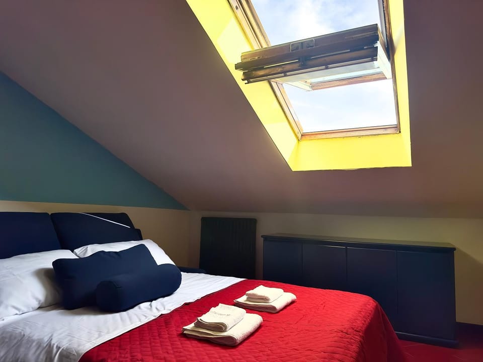 Bed, Photo of the whole room, Bedroom, towels, air conditioner