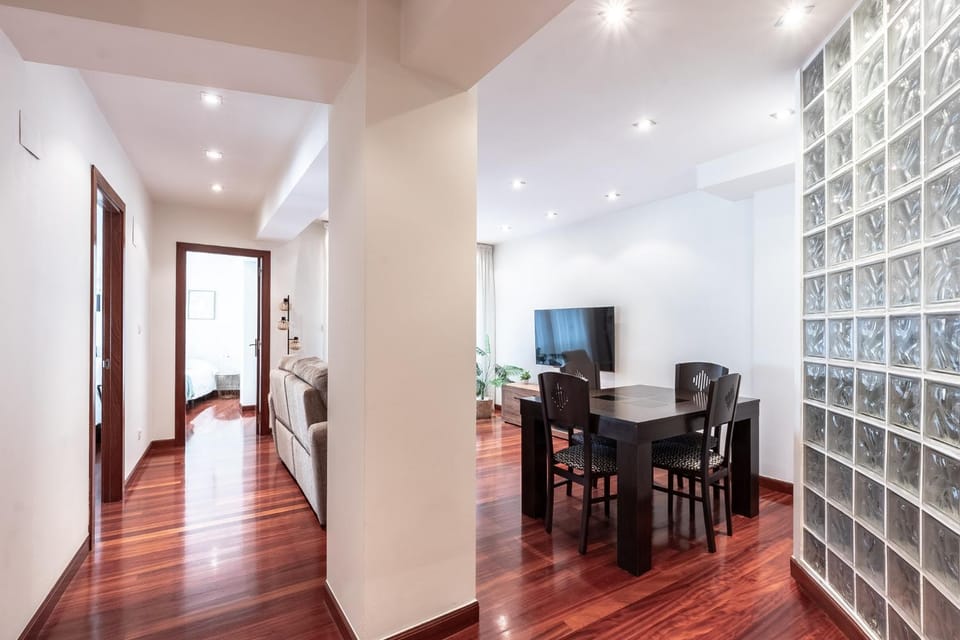 TV and multimedia, Living room, Seating area, Dining area