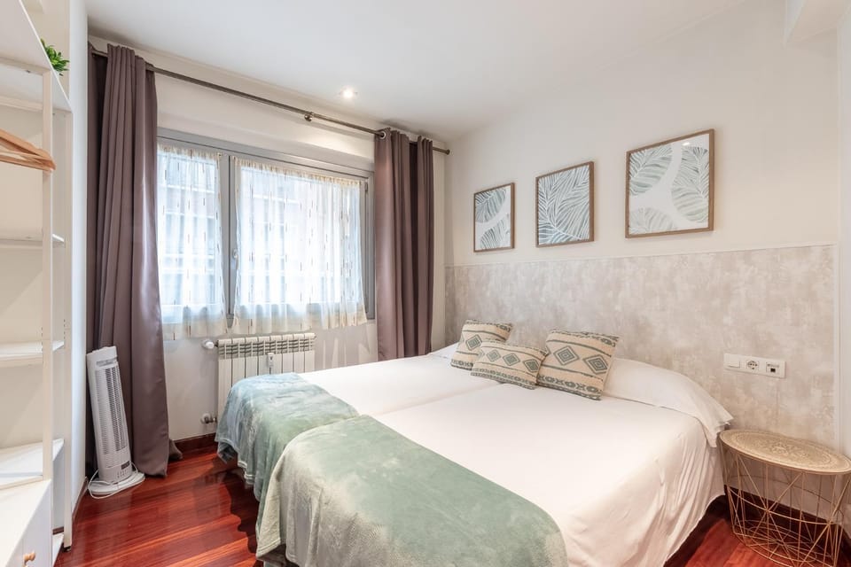 Bed, Photo of the whole room, Bedroom, internet