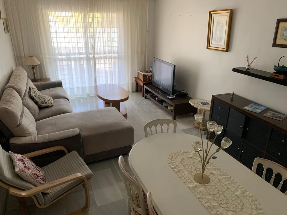 Communal lounge/ TV room, Living room, Seating area